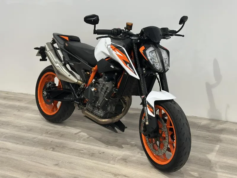 890 DUKE R
