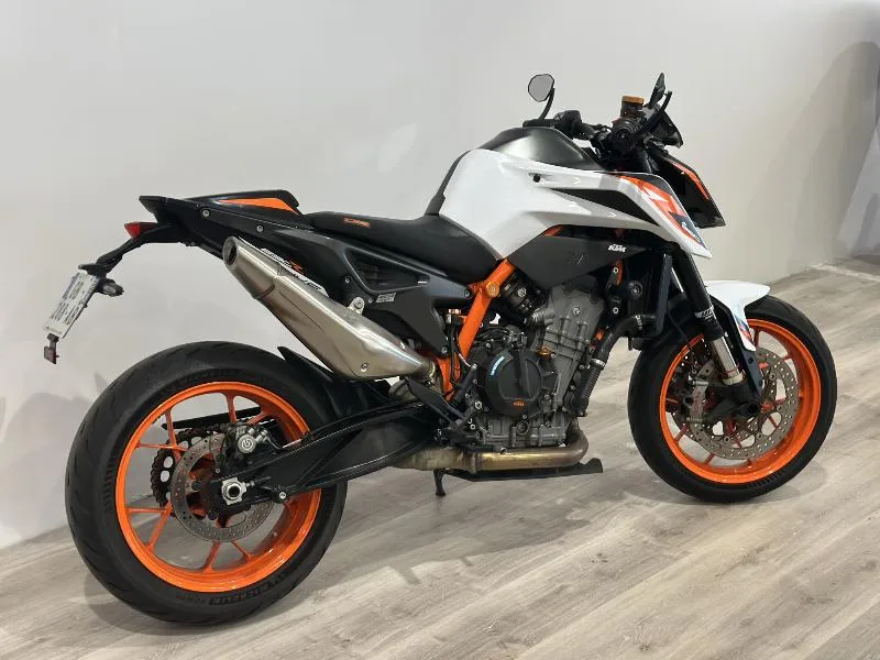 890 DUKE R