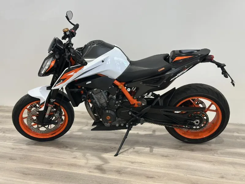 890 DUKE R