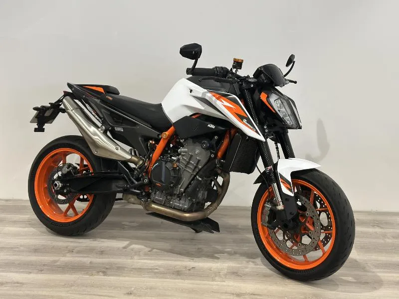 890 DUKE R