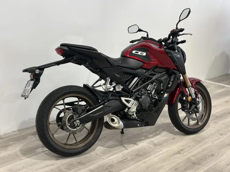 CB 125  R