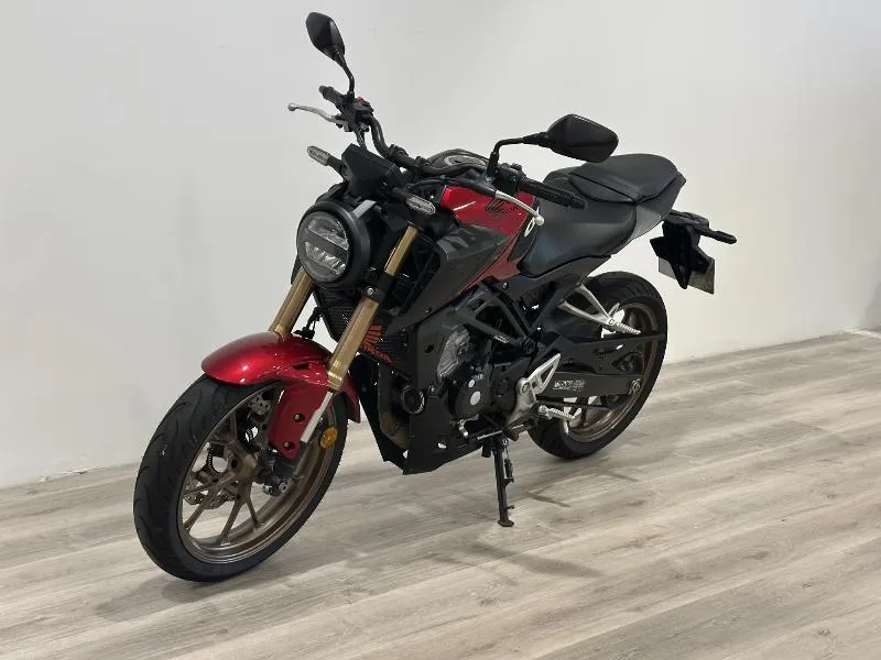 CB 125  R