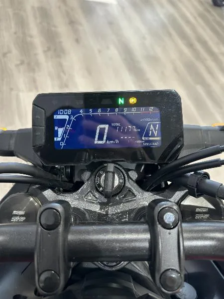 CB 125  R