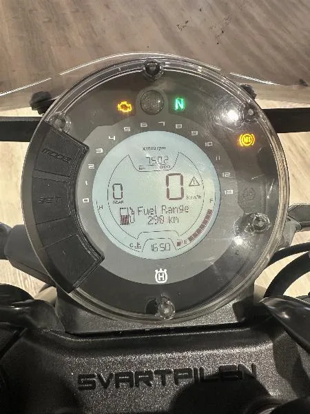 SVARTPILEN 125 ABS