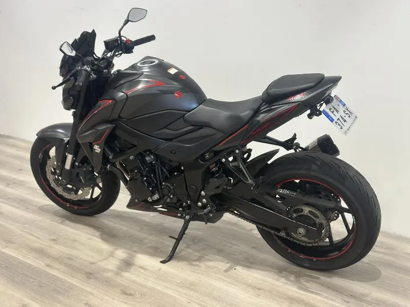 GSXS 750