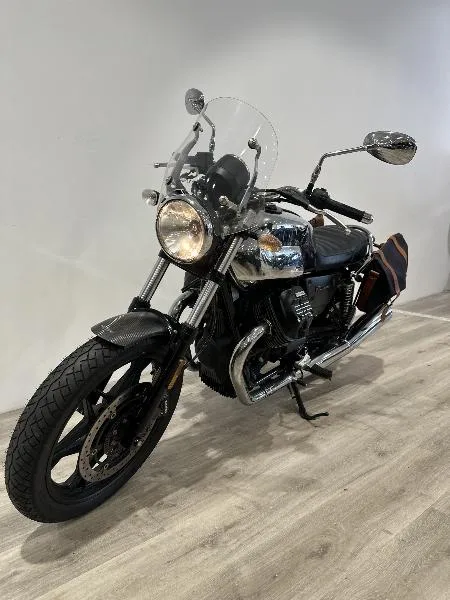 V7 III LIMITED 750
