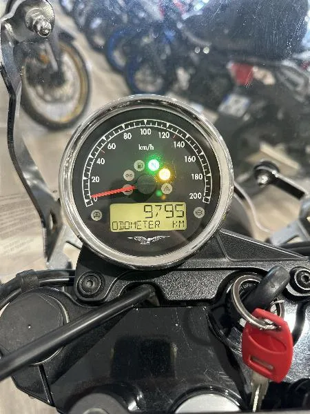 V7 III LIMITED 750