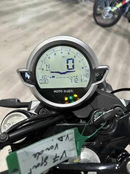 V7 SPORT 850