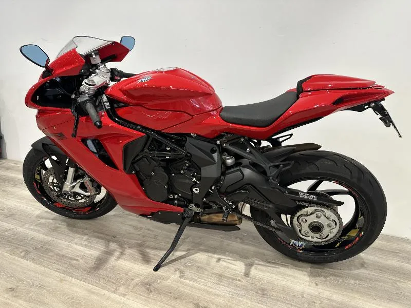 F3 800