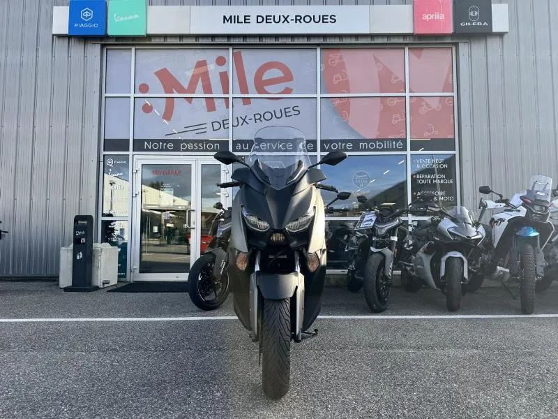 XMAX 300