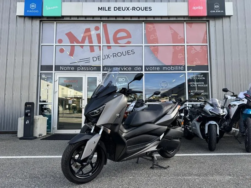 XMAX 300