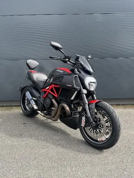 DIAVEL CARBON