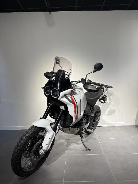 DESERT X 937 WHITE LIVERY