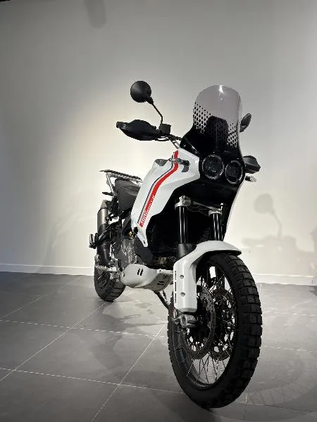 DESERT X 937 WHITE LIVERY