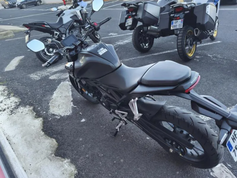 CB 125 R