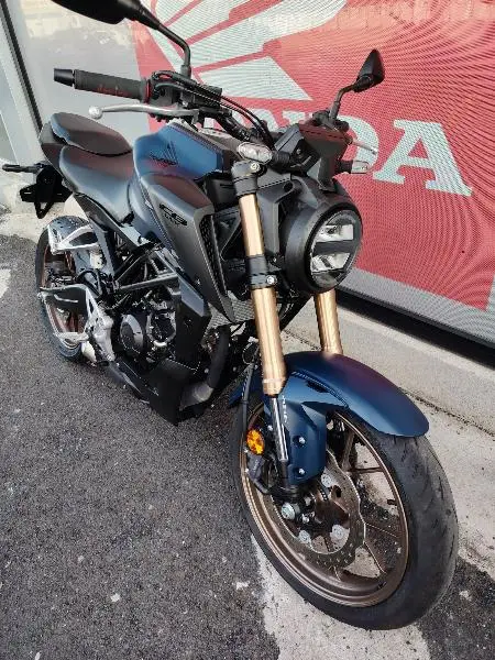 CB 125  R