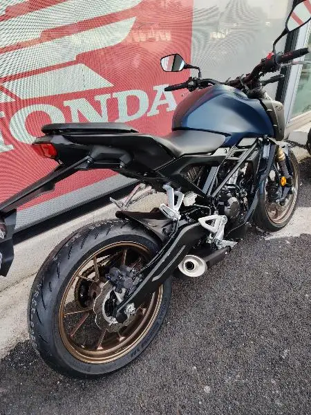 CB 125  R