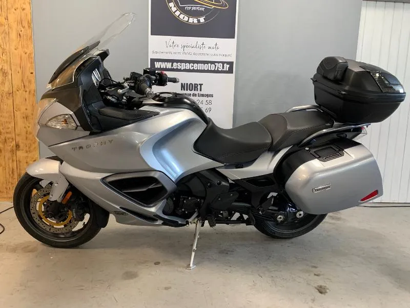 TROPHY 1200