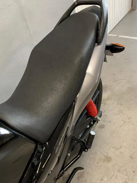CB 125 F