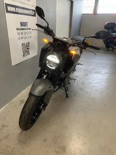 CB 125  R
