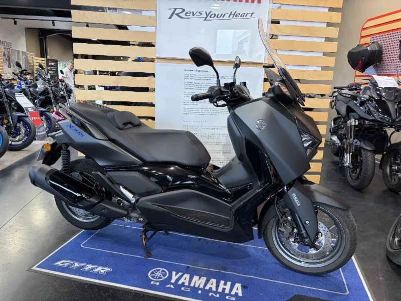 XMAX 300
