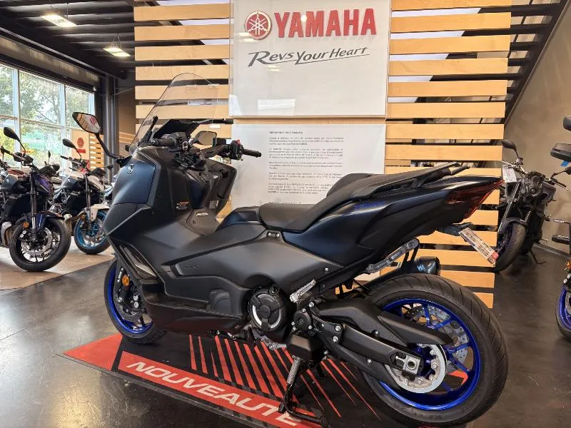 XP TMAX 560