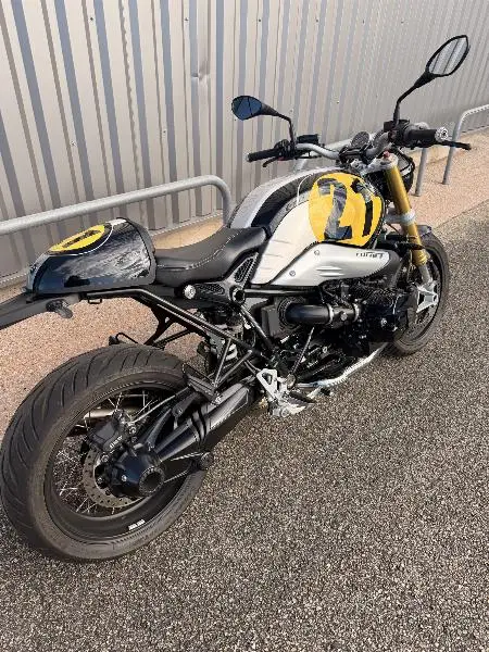 R NineT