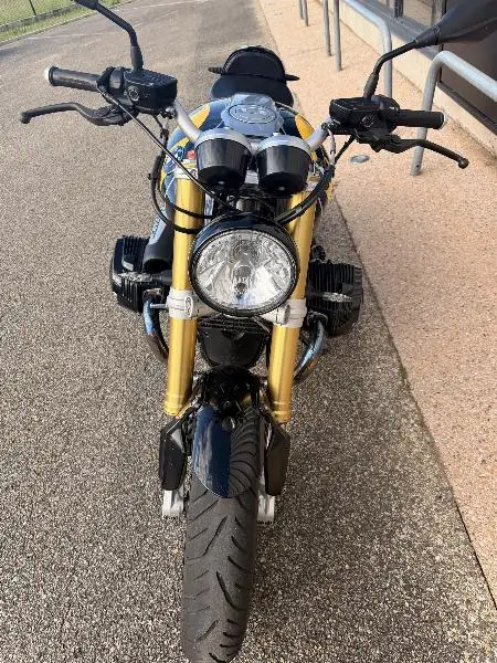 R NineT