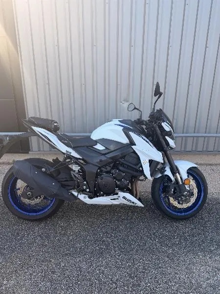 GSX 750