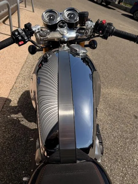 THRUXTON 1200 RS