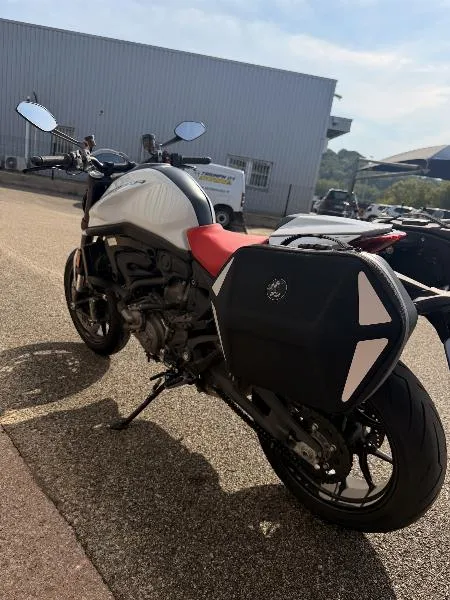 900 MONSTER