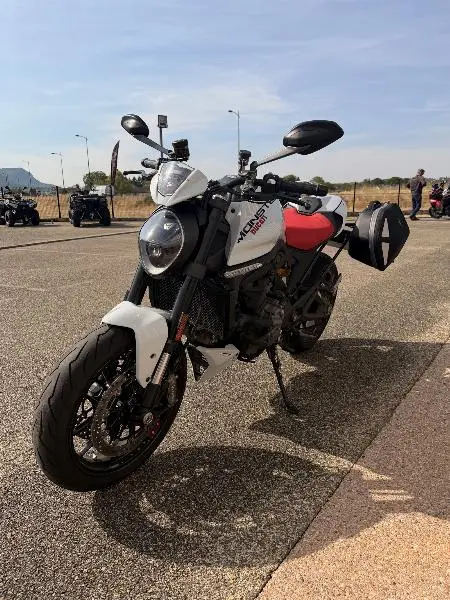 900 MONSTER