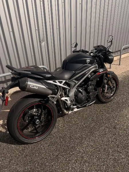 SPEED TRIPLE 1050 RS