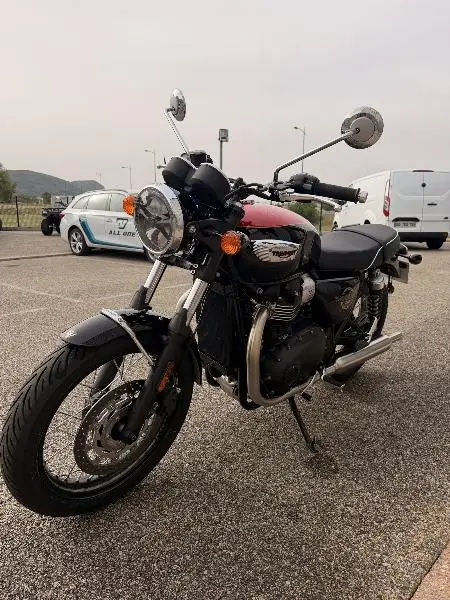 Bonneville T100