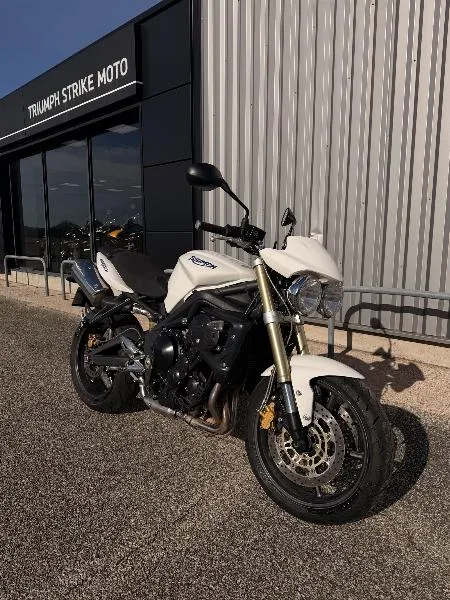 STREET TRIPLE 675