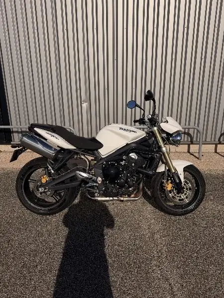 STREET TRIPLE 675