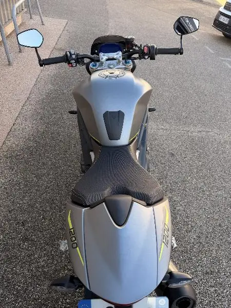 SPEED TRIPLE 1200 RS