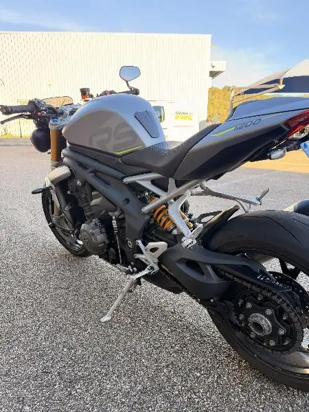 SPEED TRIPLE 1200 RS