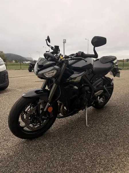 STREET TRIPLE 765 RS