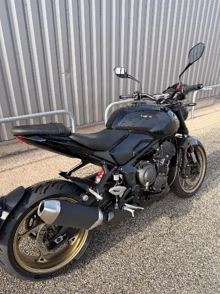 TRIDENT 800