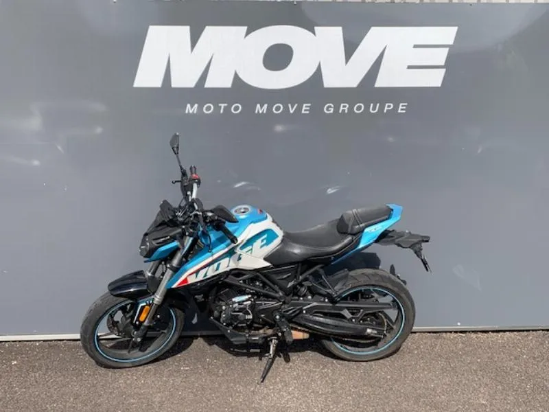 R 125