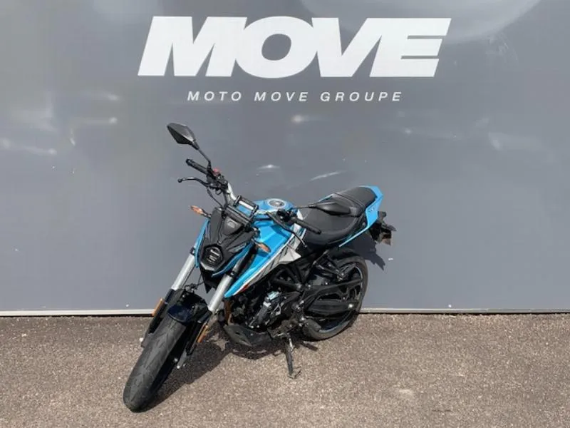 R 125