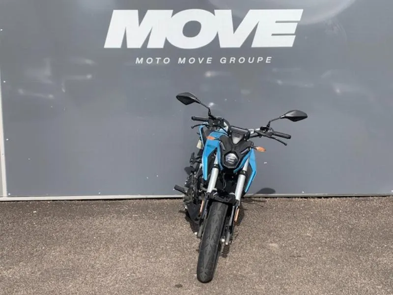 R 125