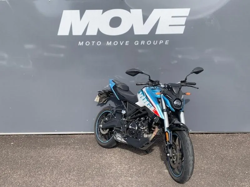 R 125