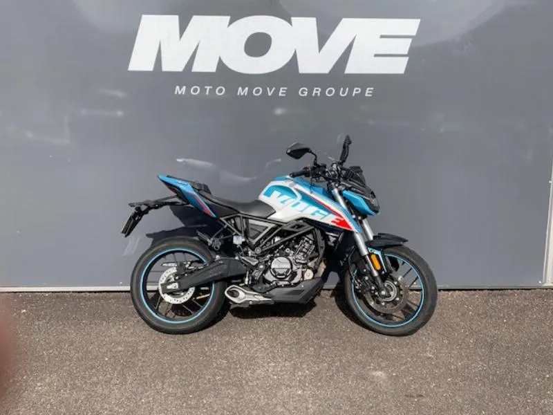 R 125