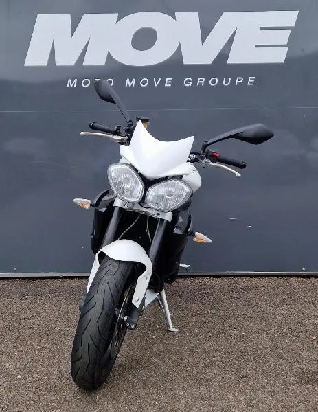 STREET TRIPLE 675