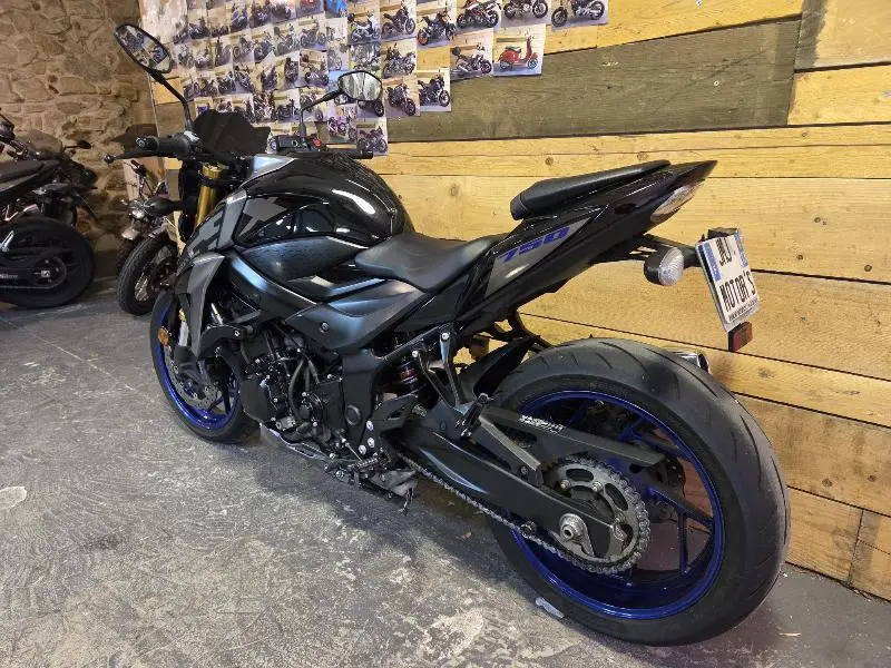 GSXS 750