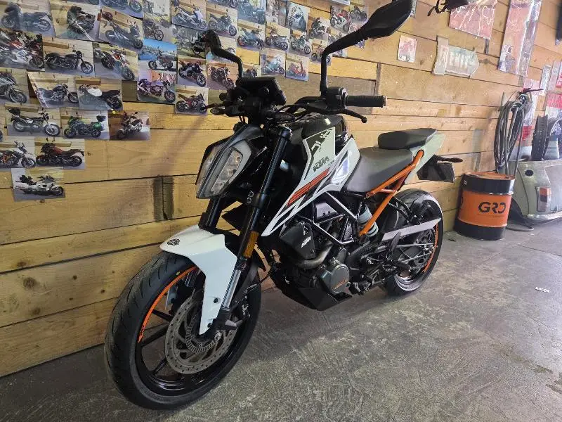 125 DUKE ABS