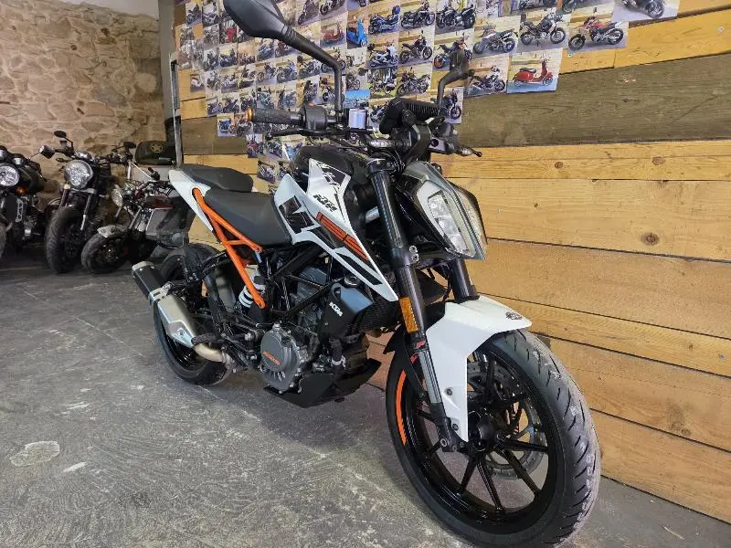 125 DUKE ABS