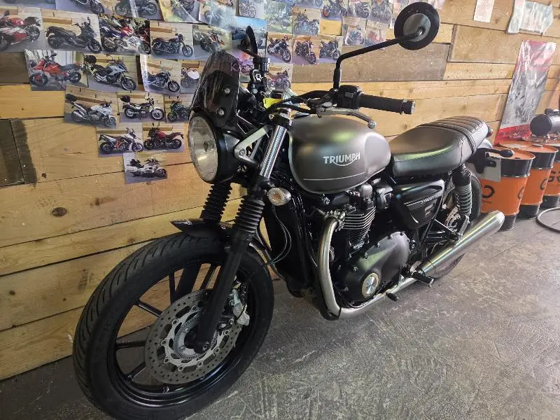 STREET TWIN  900